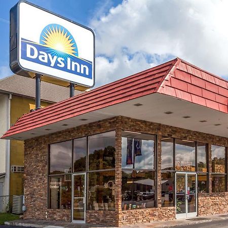 Days Inn Pigeon Forge South Exterior photo